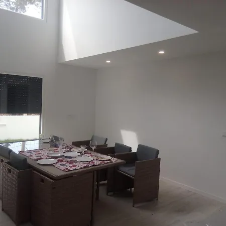 Aroeira - 3 Suites, Living Room, Pool - 4 Guests * Almada
