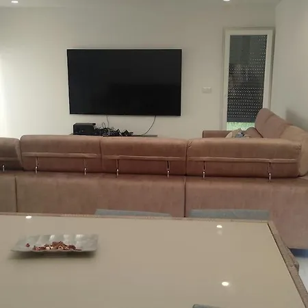 Aroeira - 3 Suites, Living Room, Pool - 4 Guests Almada